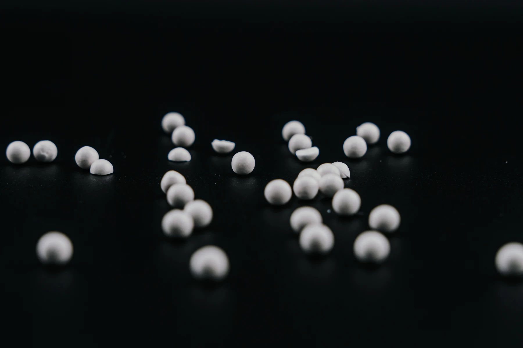 Real QUINT LyoBeads photographed close up